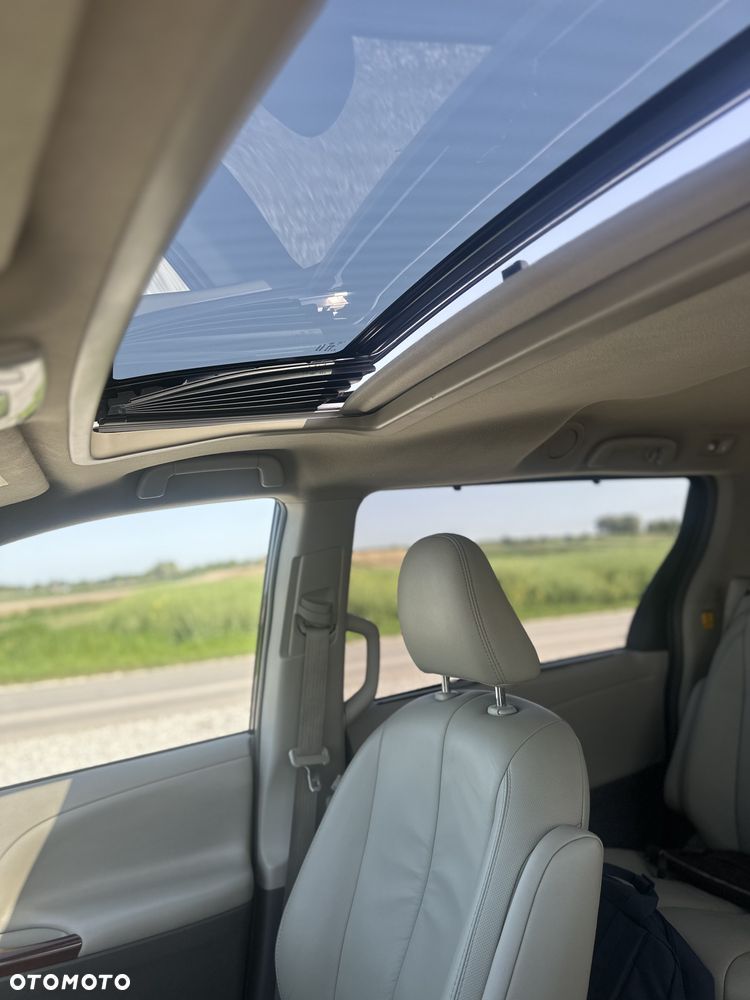 Toyota Sienna 3.5 V6 XLE AWD - 25