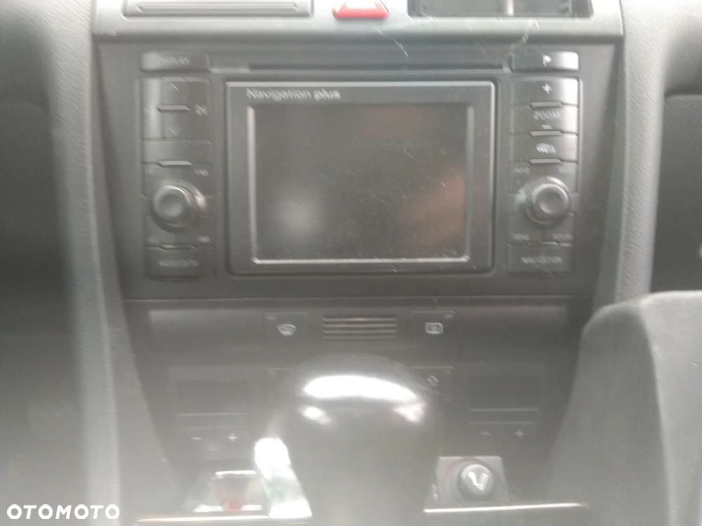 Audi A6 C5 2.5 Quattro radio - 1