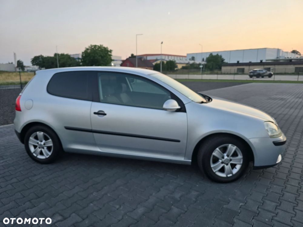 Volkswagen Golf 1.9 TDI Sportline - 4