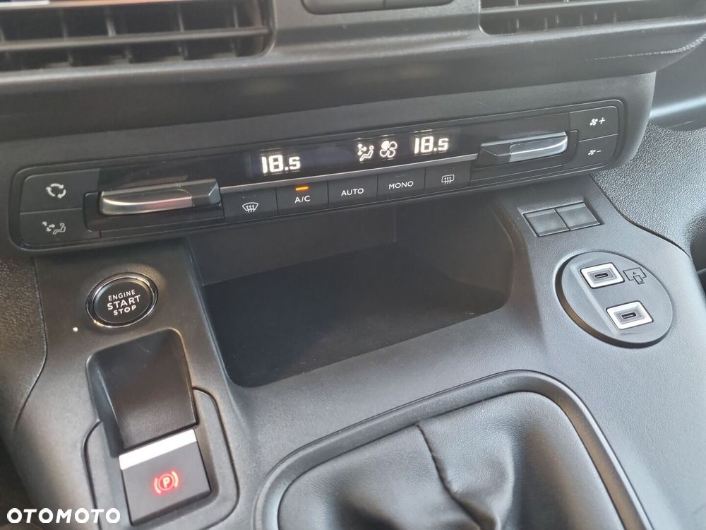Toyota Proace City Verso 1.5 D-4D VIP - 24