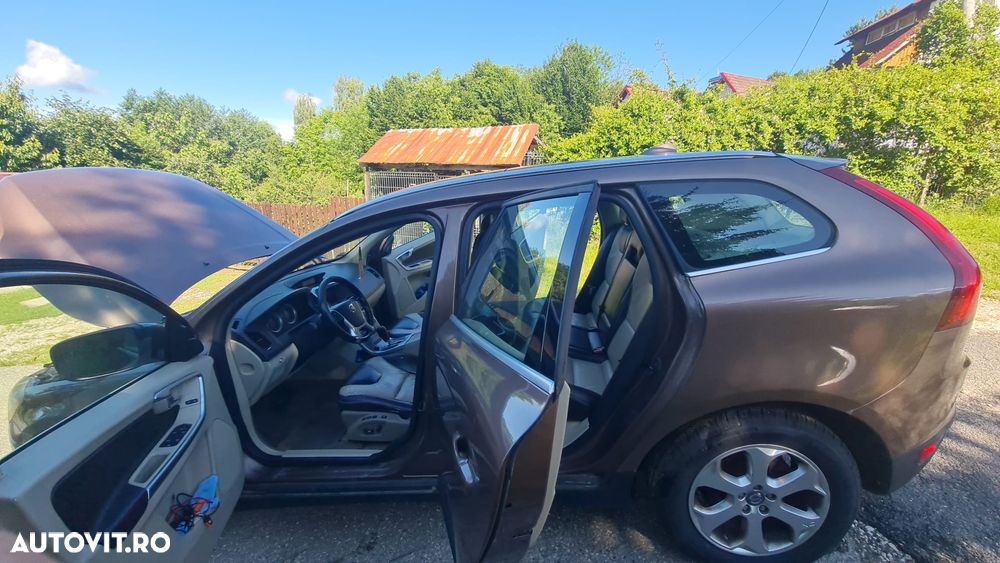 Volvo XC 60 D5 AWD A6 Basic - 10