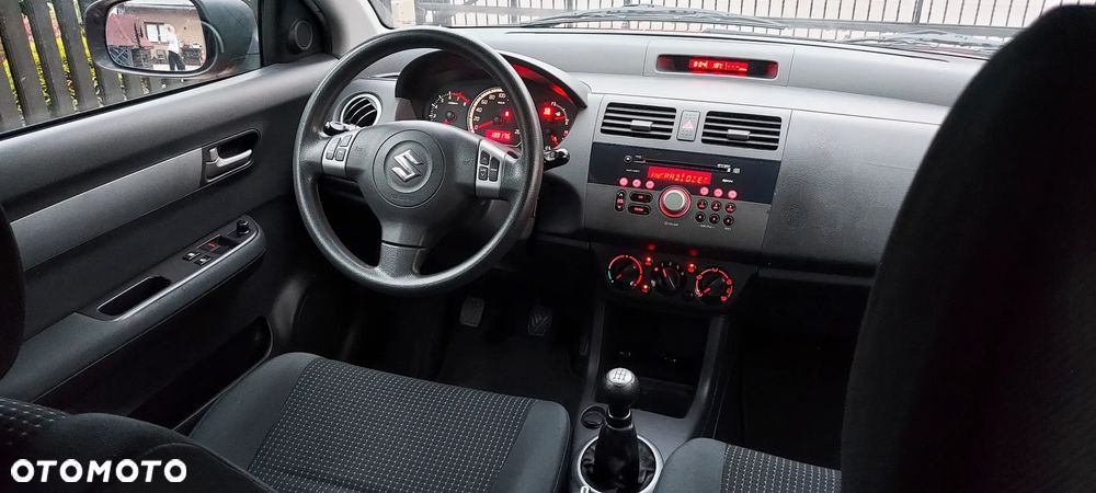Suzuki Swift 1.3 Limited 25 - 33