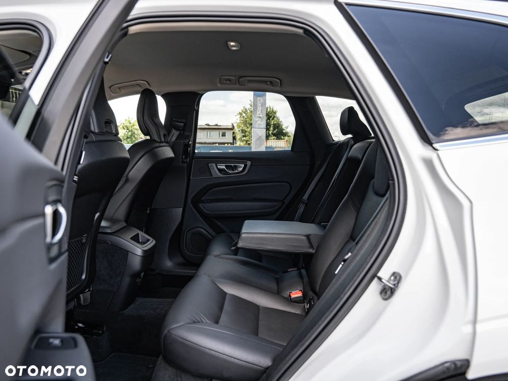 Volvo XC 60 B4 D Geartronic Momentum Pro - 30