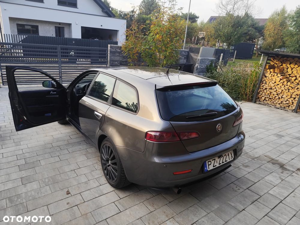 Alfa Romeo 159 2008 photo 2