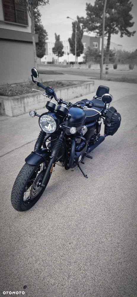 Triumph Bonneville - 12