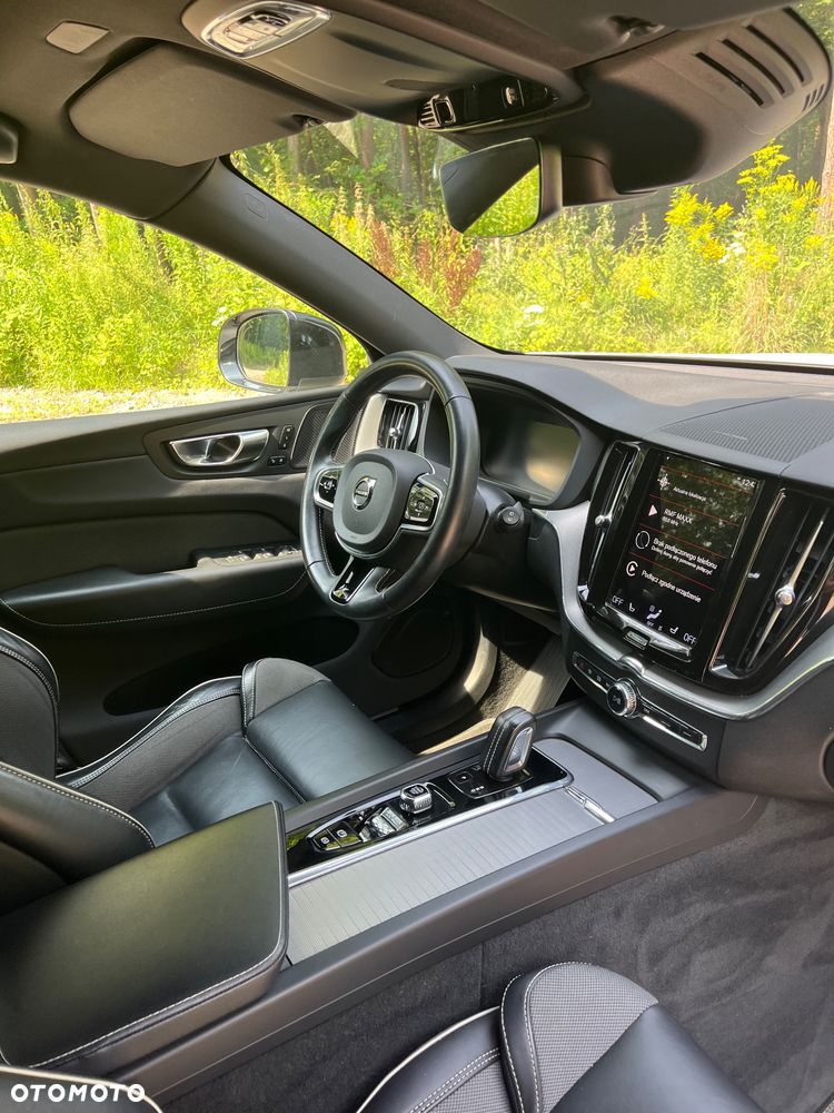 Volvo XC 60 B4 B R-Design - 11