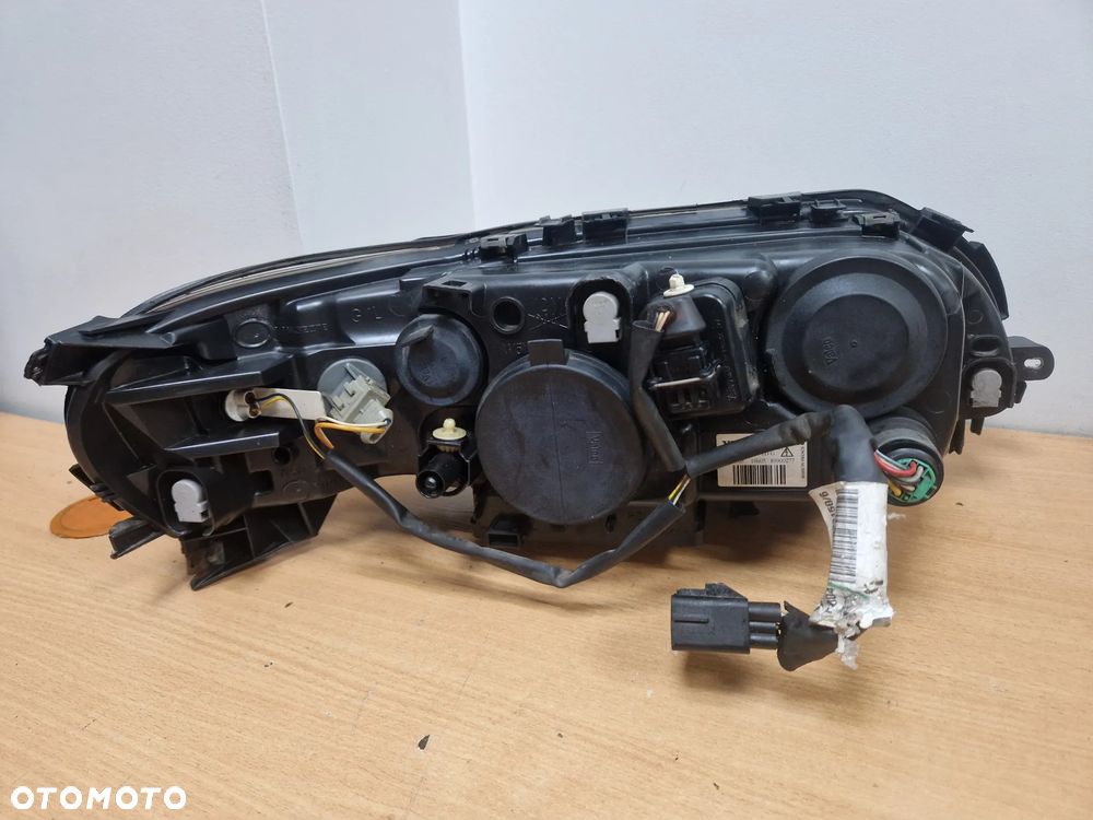 LAMPA LEWA PRZEDNIA XENON VOLVO S60I V70II LIFT 04-10R EUROPA - 10