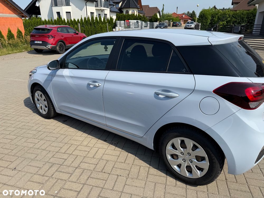 Hyundai i20 blue 1.2 YES - 10