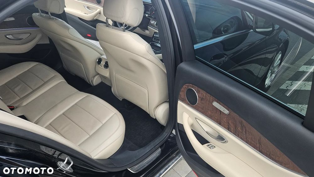 Mercedes-Benz Klasa E 220 d 9G-TRONIC - 20