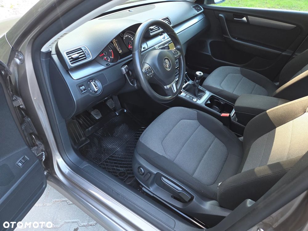 Volkswagen Passat 2.0 TDI DPF Comfortline - 8