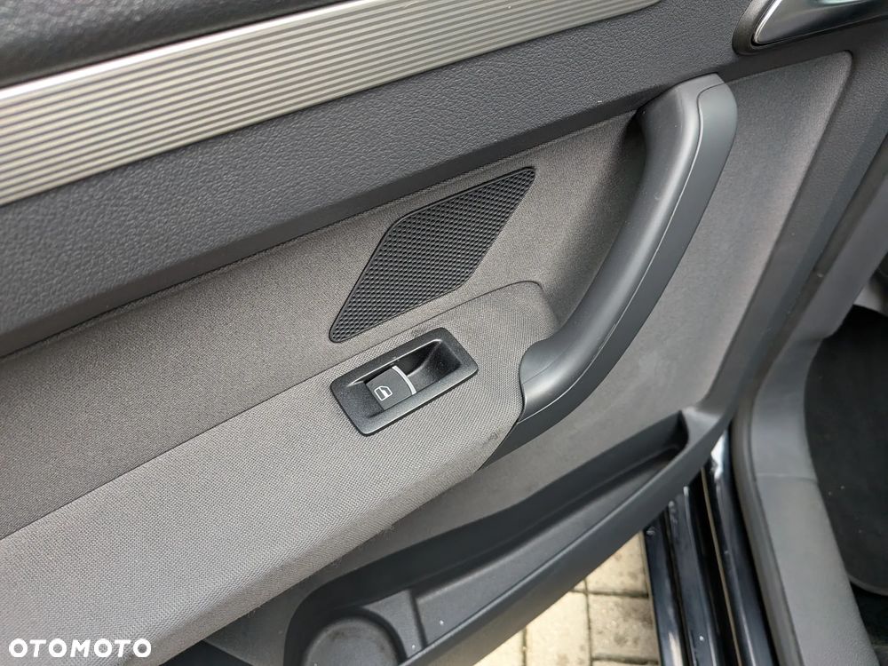 Volkswagen Touran 2.0 TDI DPF DSG Trendline - 15