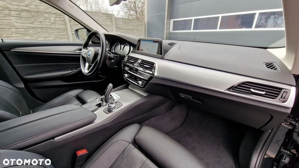 BMW Seria 5 530d Touring Sport Line - 31