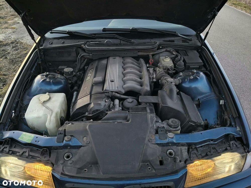 BMW Seria 3 328i - 11