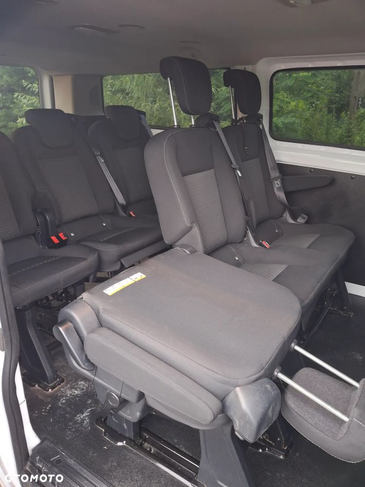 Ford Tourneo Custom - 13