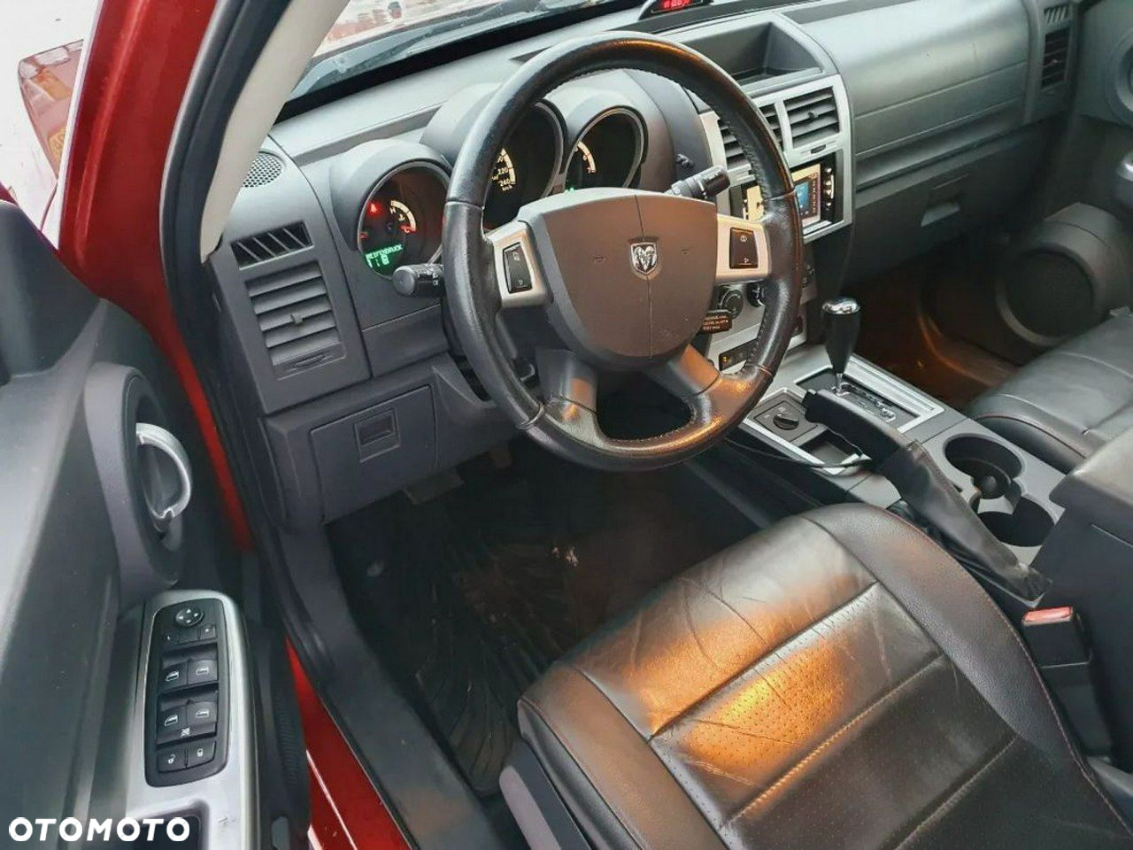 Dodge Nitro - 12
