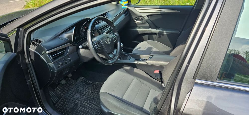 Toyota Avensis - 10