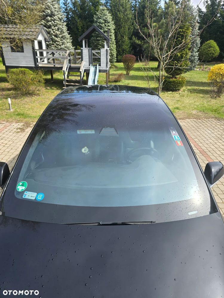 Tesla Model X - 12