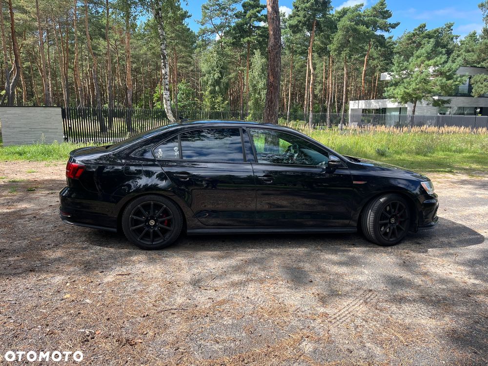 Volkswagen Jetta - 8