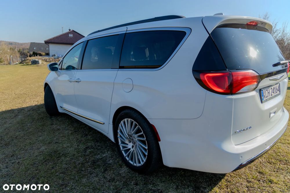 Chrysler Pacifica - 40