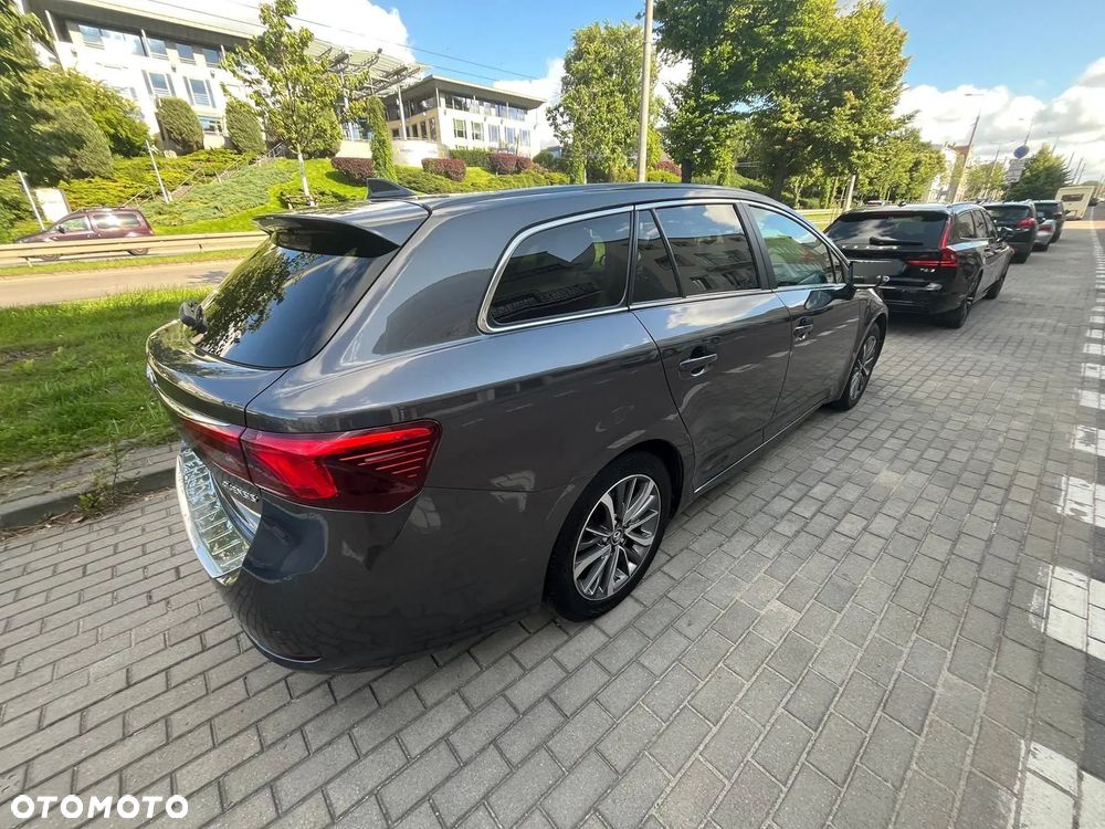 Toyota Avensis 1.8 Premium - 6