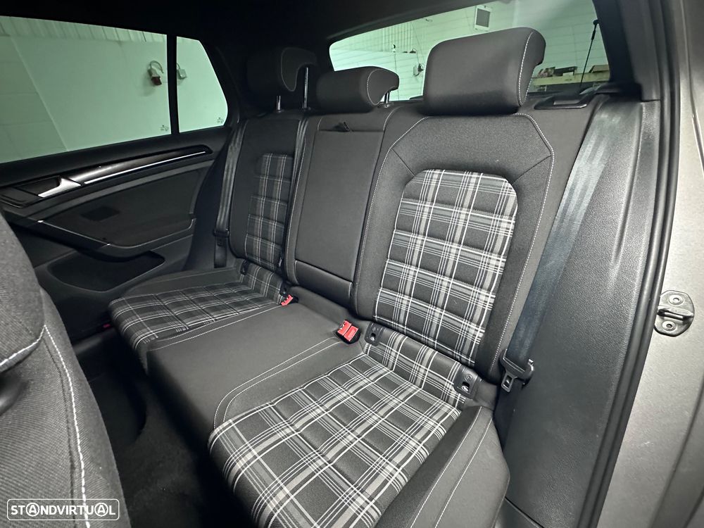 VW Golf GTD (BlueMotion ) - 14