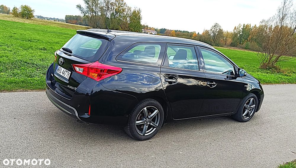 Toyota Auris 1.8 HSD Luna - 3