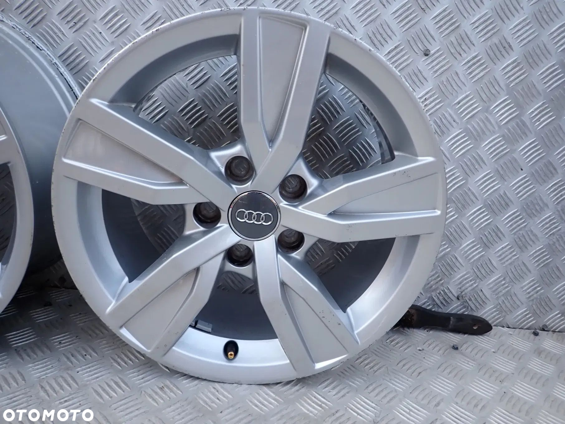 FELGI ALUMINIOWE AUDI 7,0X16 ET35 A4 B9 A6 C7 8W0601025A - 8