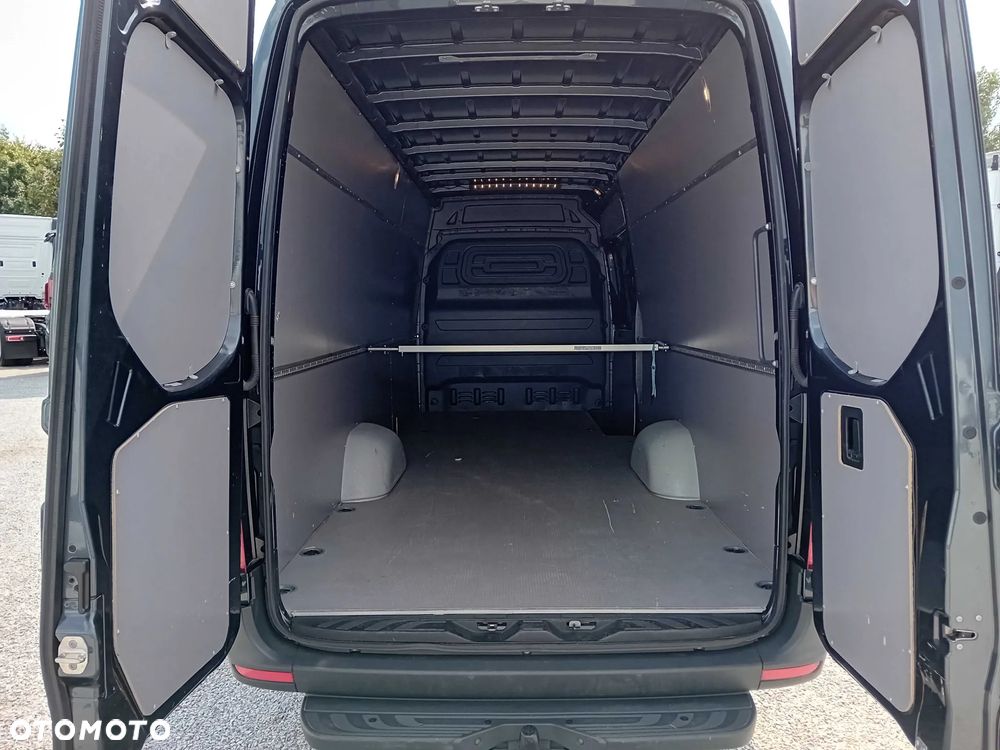 Mercedes-Benz Sprinter - 14