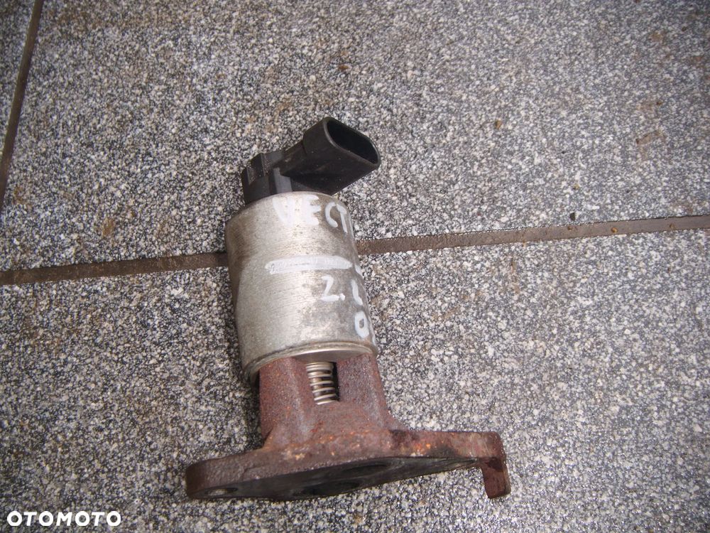 opel vectra c 2.2 16v zawór egr   12569552 - 1