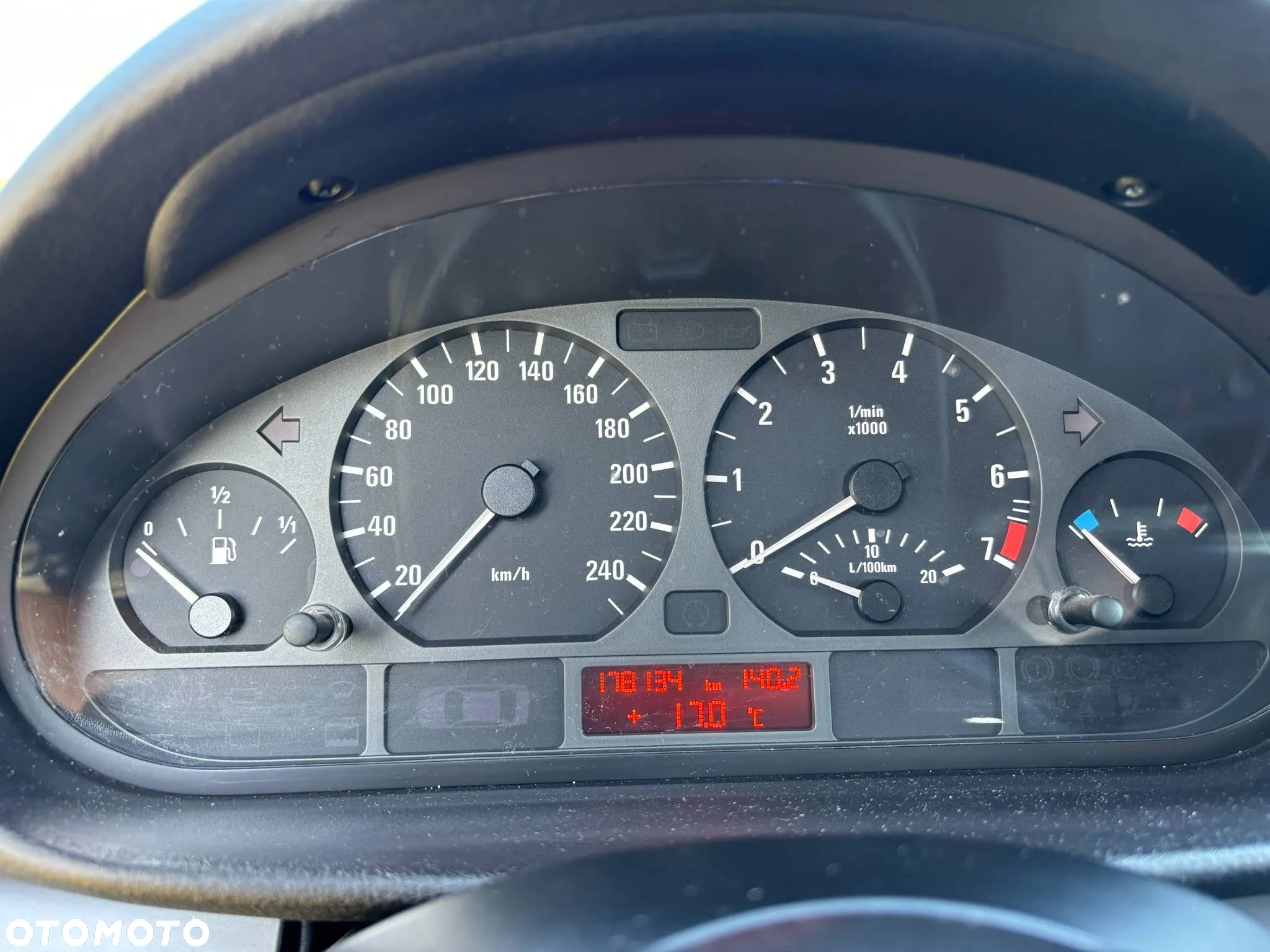 BMW Seria 3 318i - 12