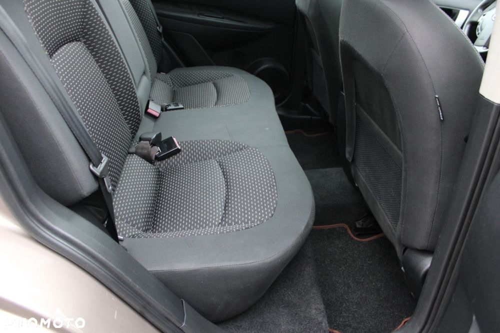 Nissan Qashqai 2.0 dCi 4 x 4 DPF tekna - 27