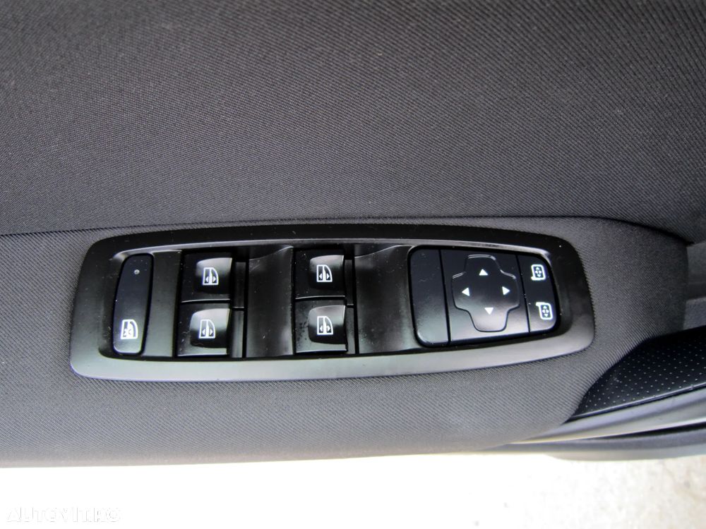 Renault Megane TCe Business - 23