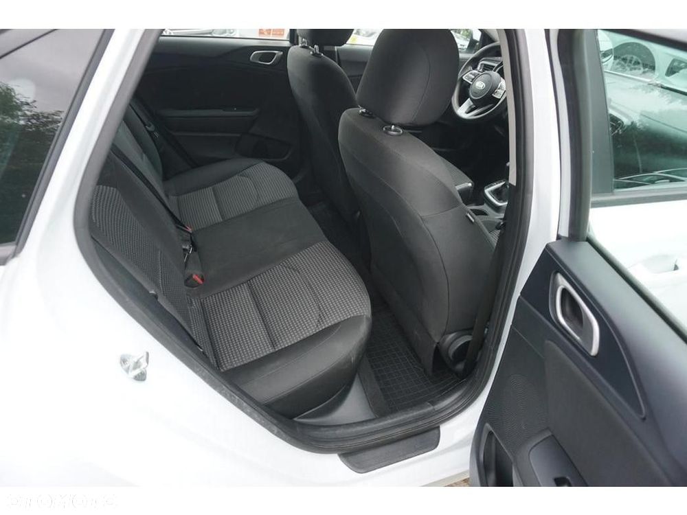 Kia Ceed - 32