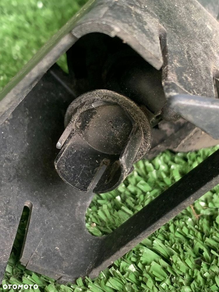 Dysza spryskiwacz zderzaka xenonu lampy przód prawy Toyota Avensis T25 - 5