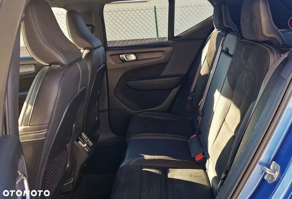 Volvo XC 40 D4 AWD Geartronic R-Design - 27