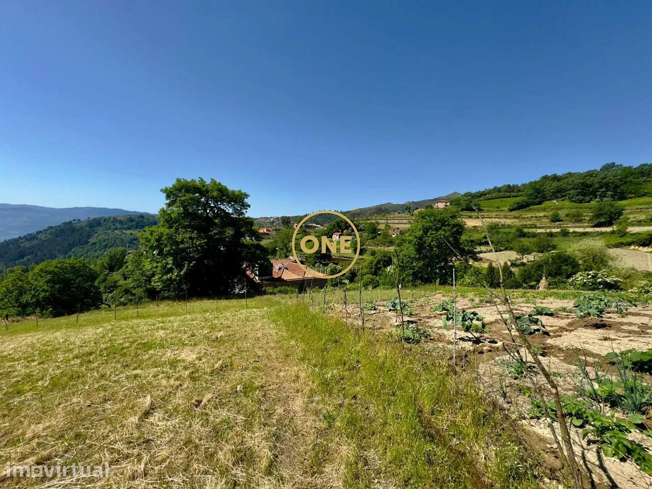 Terreno com vista fantástica - Grande imagem: 2/3