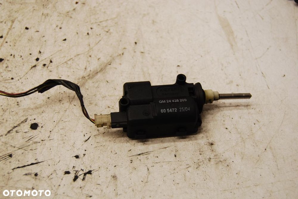SIŁOWNIK KLAPKI WLEWU PALIWA 24438209 OPEL VECTRA C SIGNUM - 1