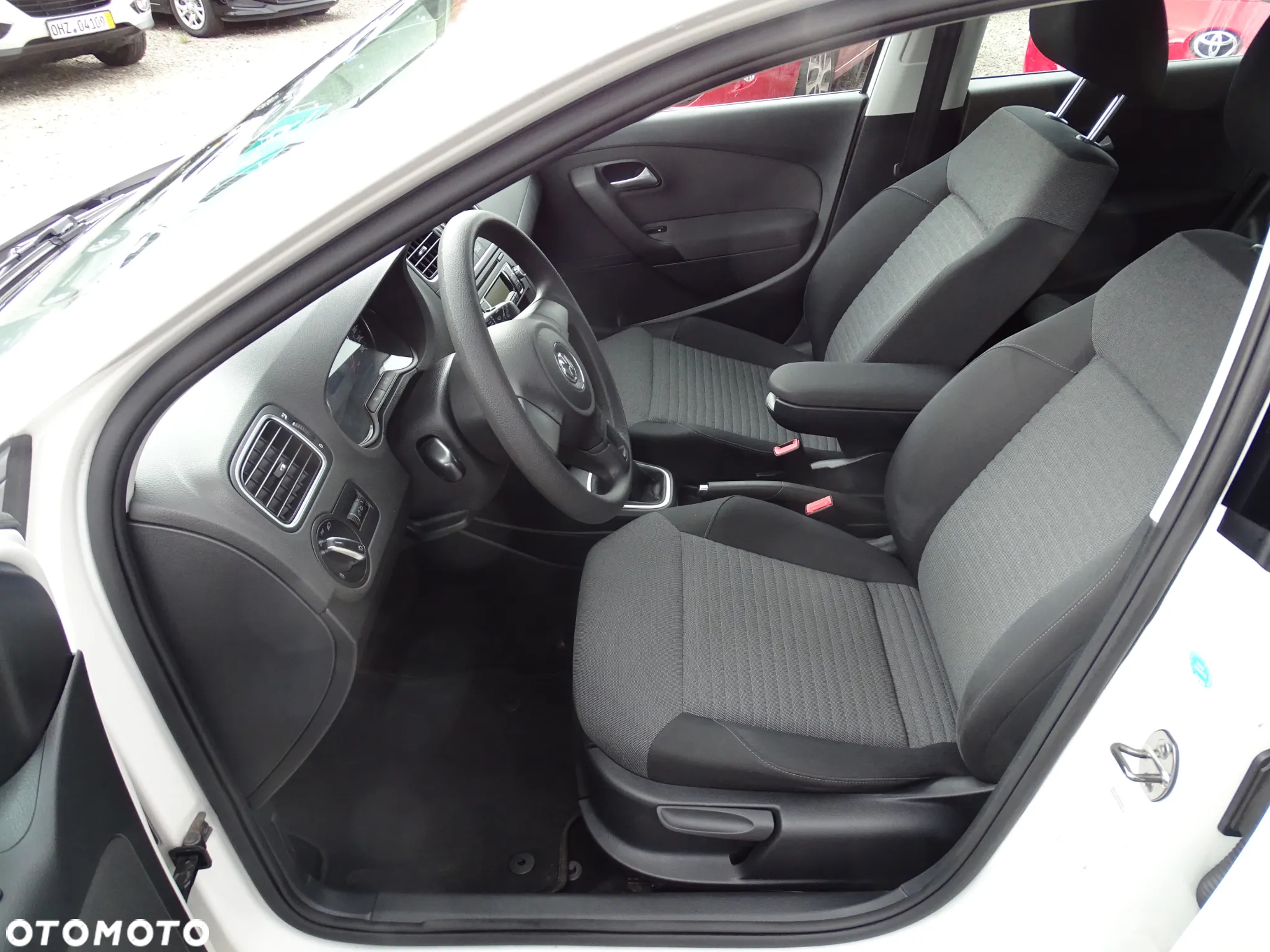 Volkswagen Polo 1.2 Blue Motion Technology Comfortline - 24