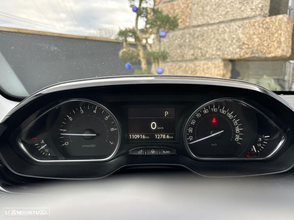 Peugeot 2008 1.2 PureTech Allure EAT6 - 14