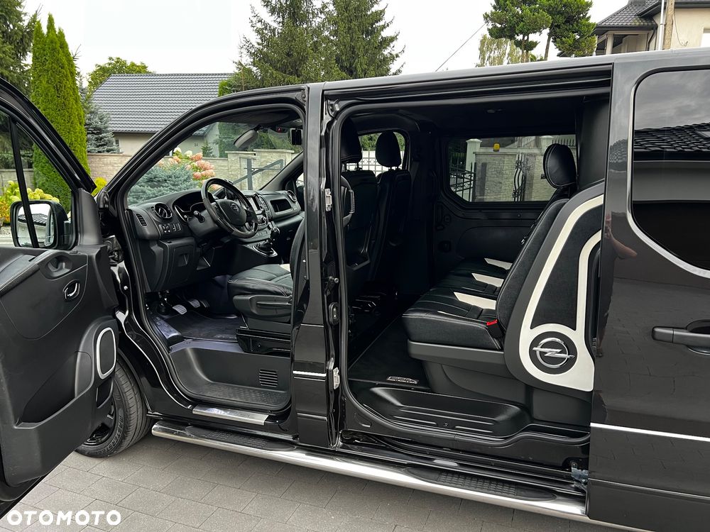 Opel VIVARO BLACK & WHITE 5 osób - 10