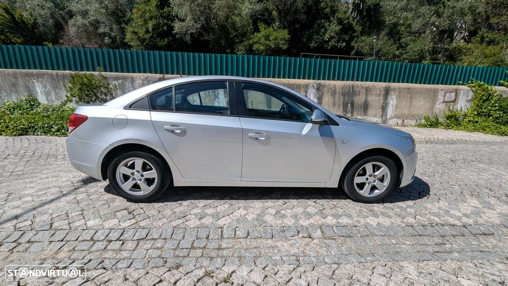 Chevrolet Cruze 1.6 LS - 4