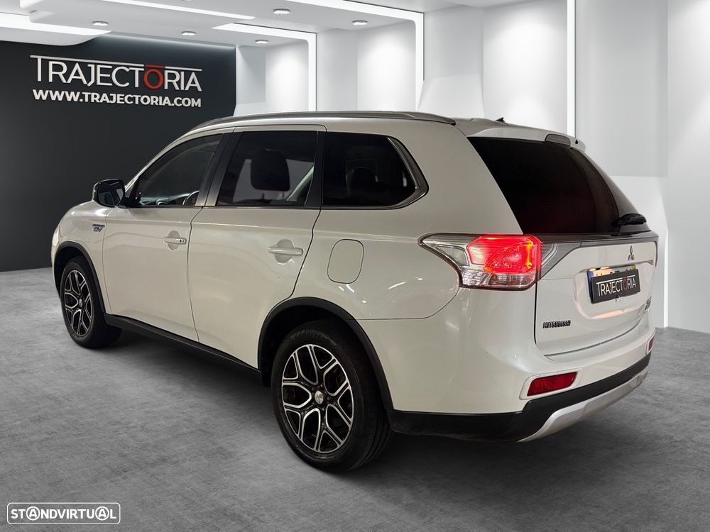 Mitsubishi Outlander - 3