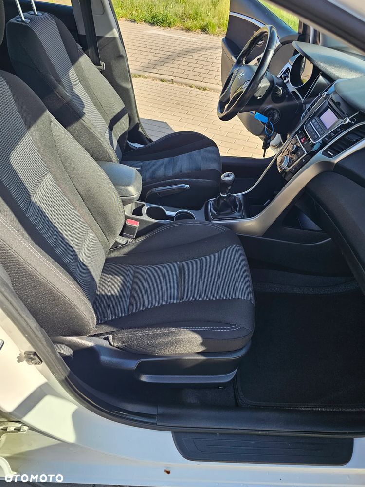 Hyundai i30 i30cw 1.4 Advantage - 16