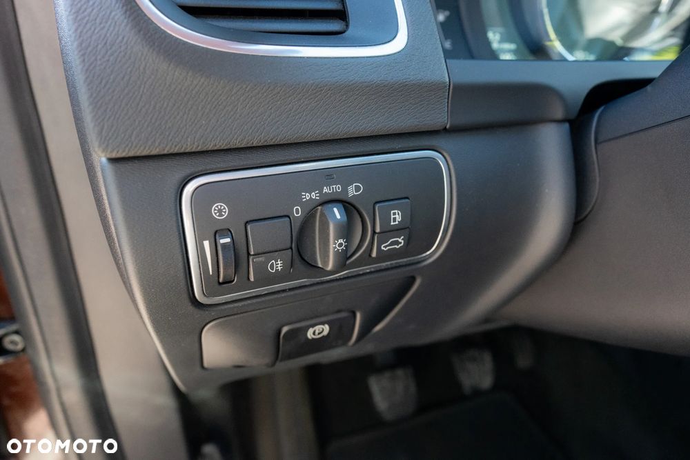 Volvo V60 Cross Country D4 Momentum - 12