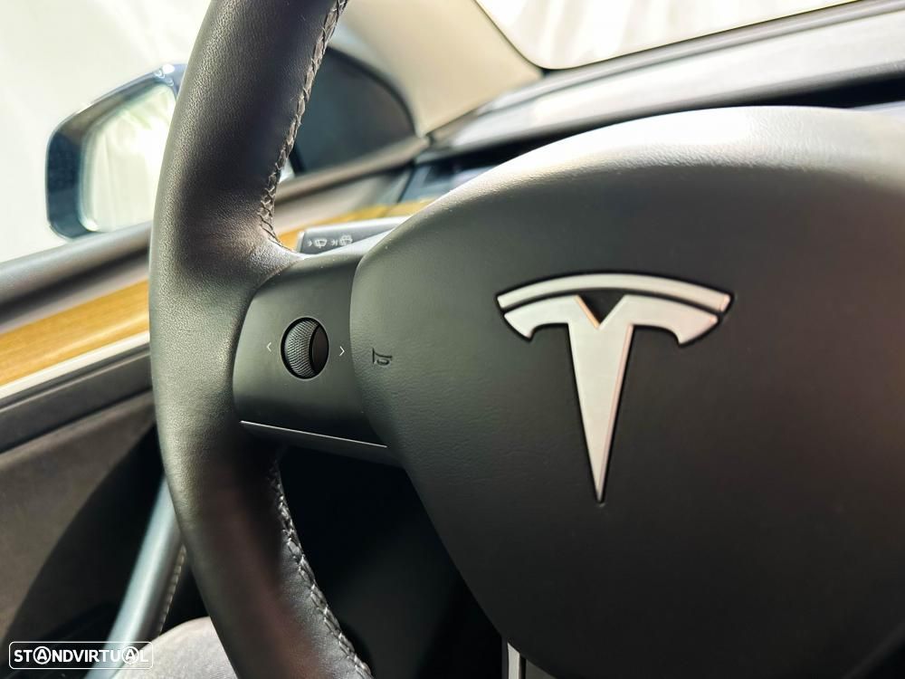 Tesla Model Y Long Range Dual Motor AWD - 42