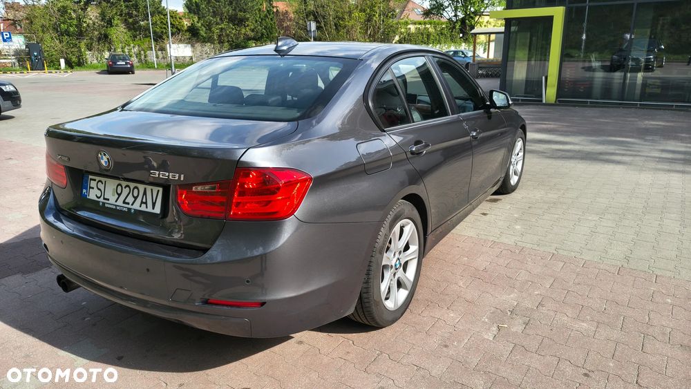 BMW Seria 3 328i xDrive - 11