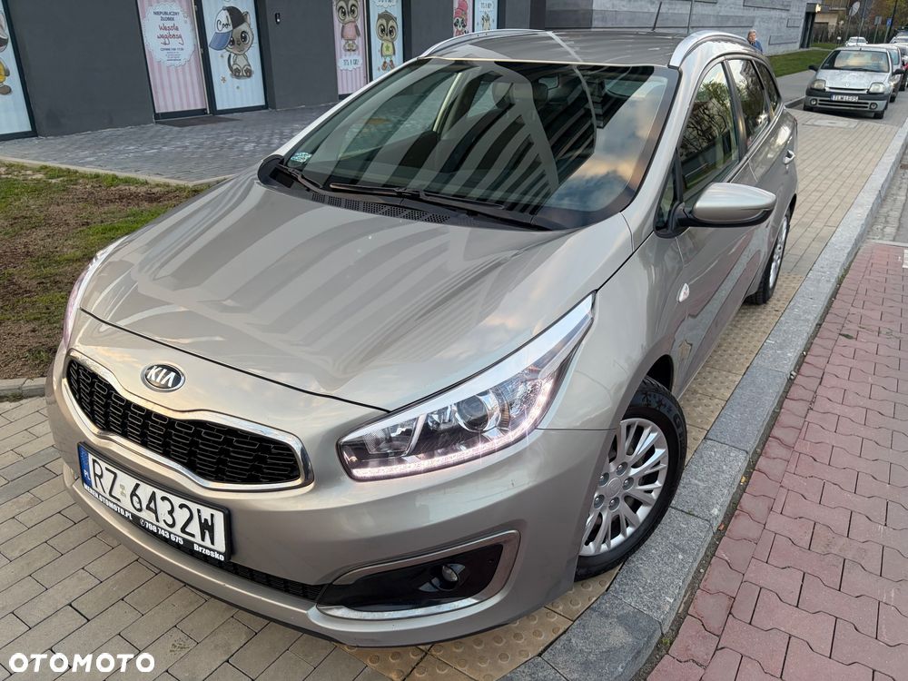 Kia Ceed 1.6 GDI ISG UEFA EURO 2016 - 14