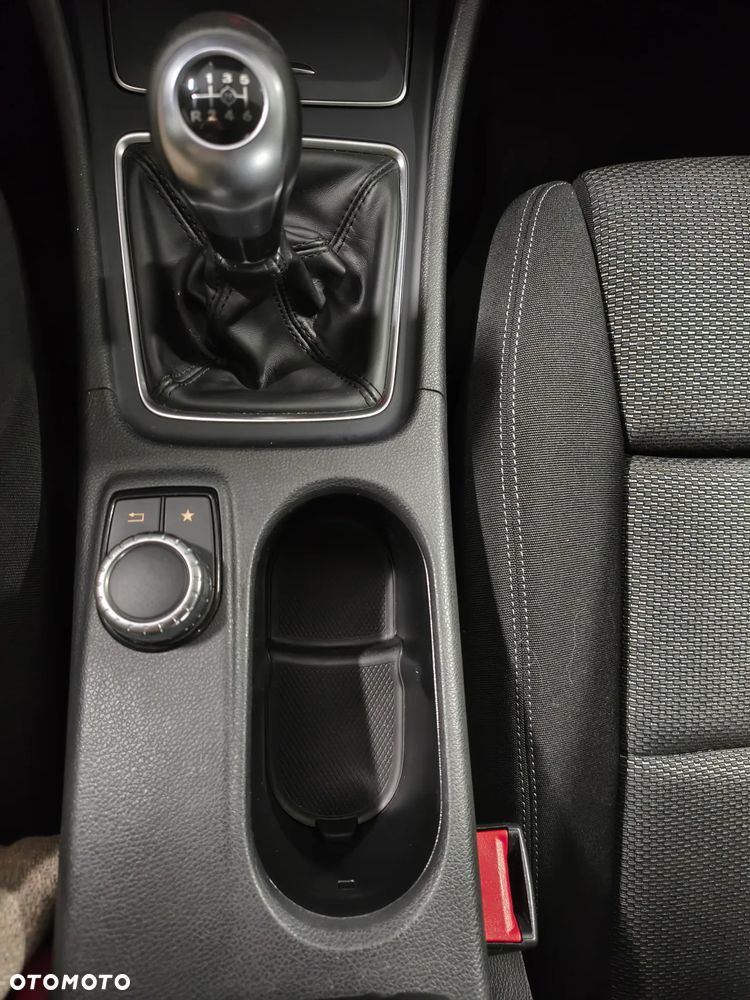 Mercedes-Benz GLA 180 - 16