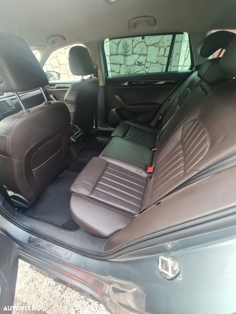 Skoda Superb Combi 2.0 TDI DSG 4X4 Laurin & Klement - 12