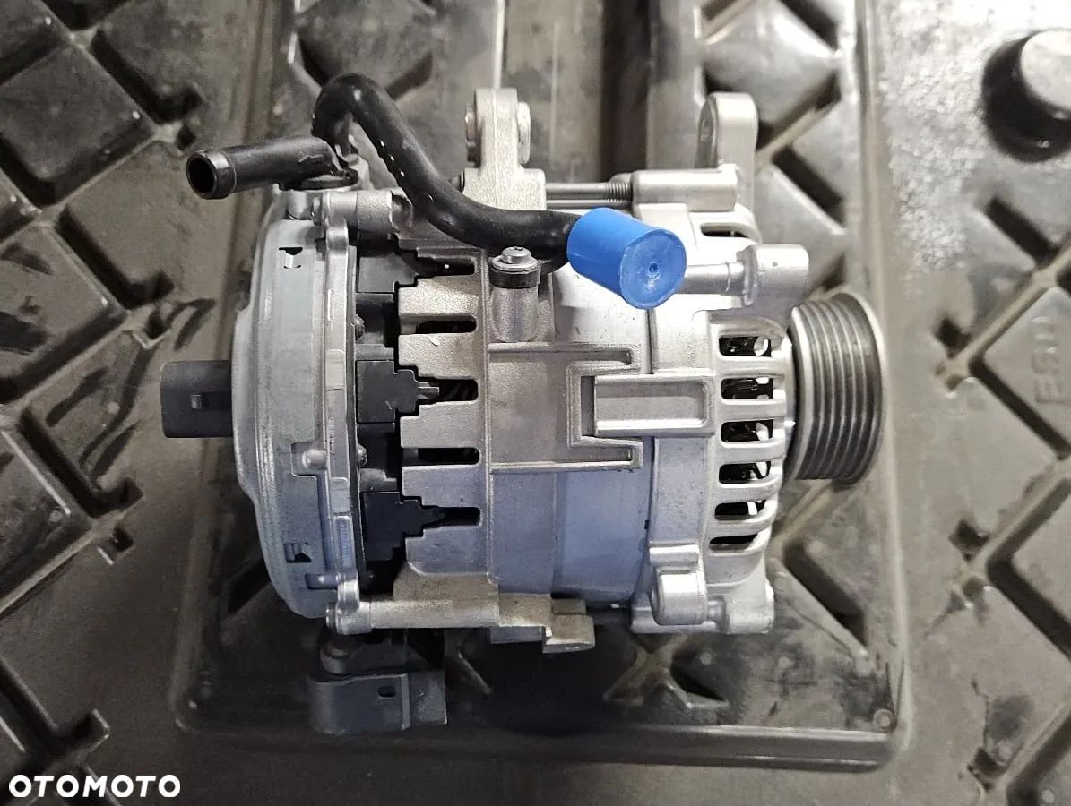 Alternator VW Tiguan 05E903019F - 1